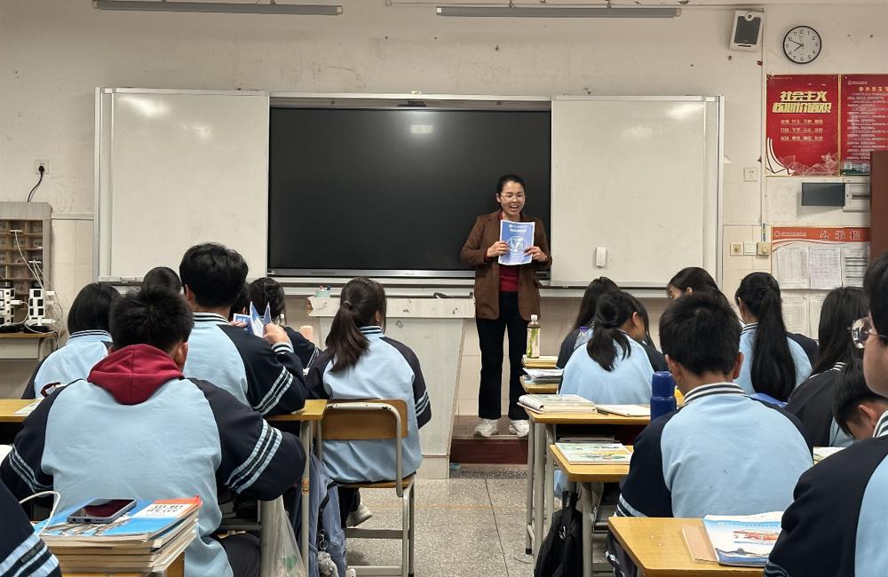 车辆工程学院深到南宁市第六职业技术学校开展2024年招生宣传活动