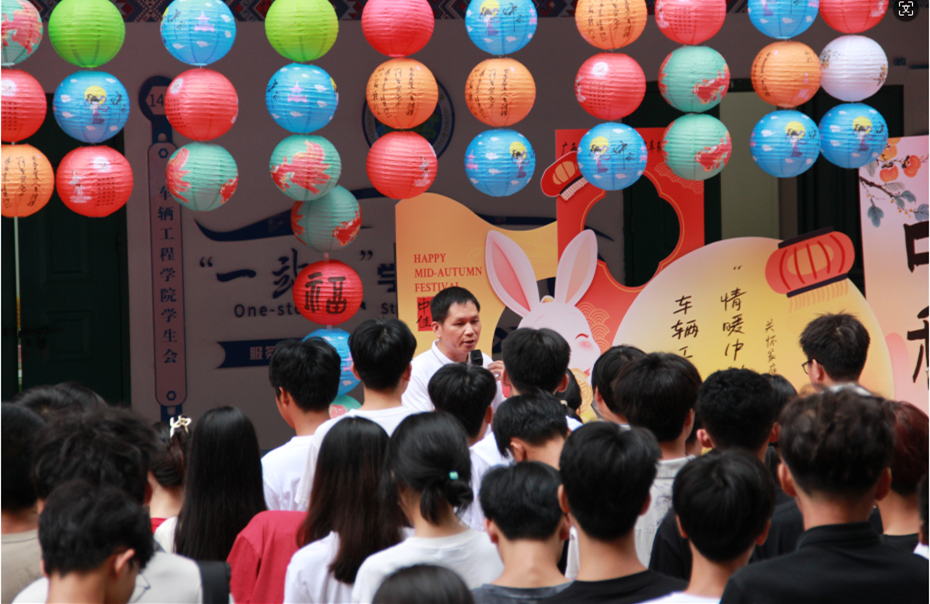 车辆工程学院“一站式”学生社区开展“情暖中秋 与你欢喜”关怀家庭经济困难学生活动