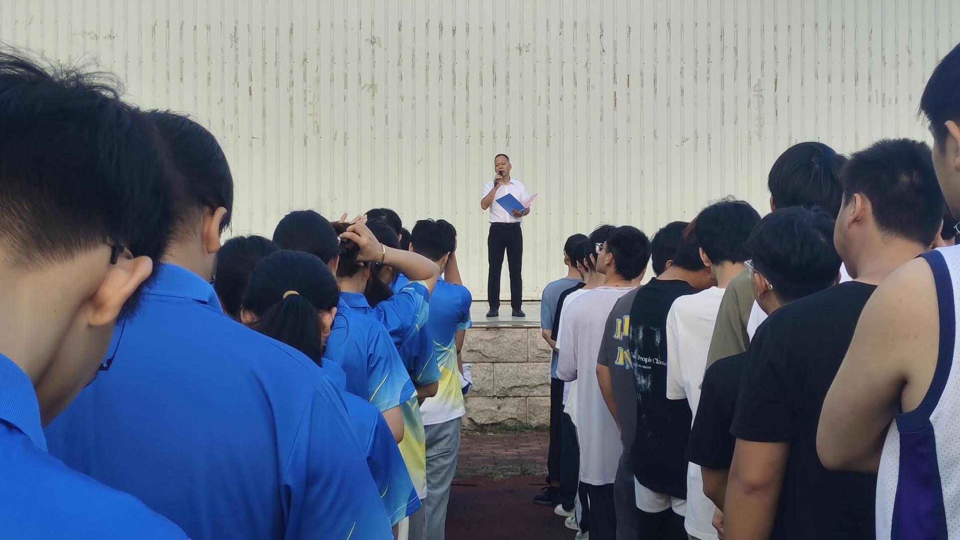 车辆工程学院开展升国旗仪式暨国旗下主题教育