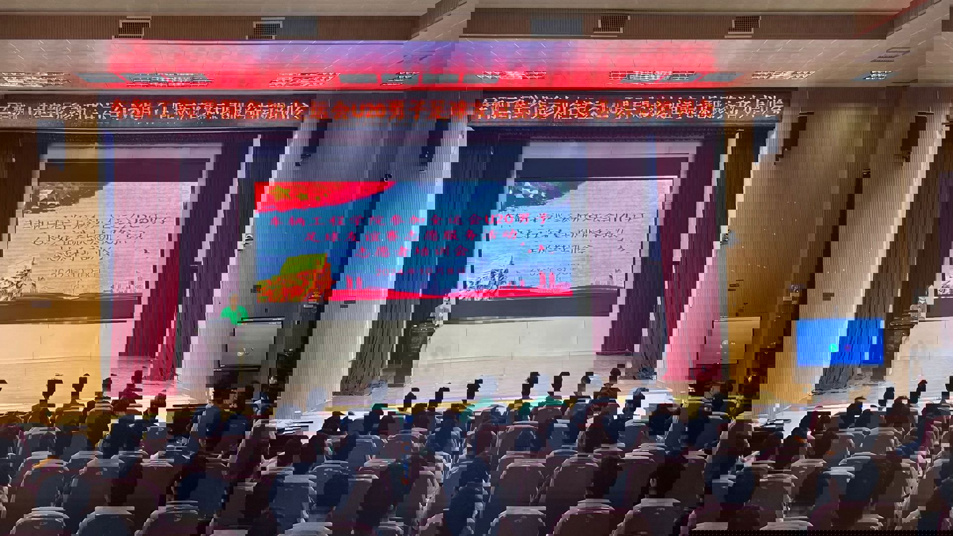 车辆工程学院志愿者圆满完成桂港备战全运会U20男子足球友谊赛志愿服务工作