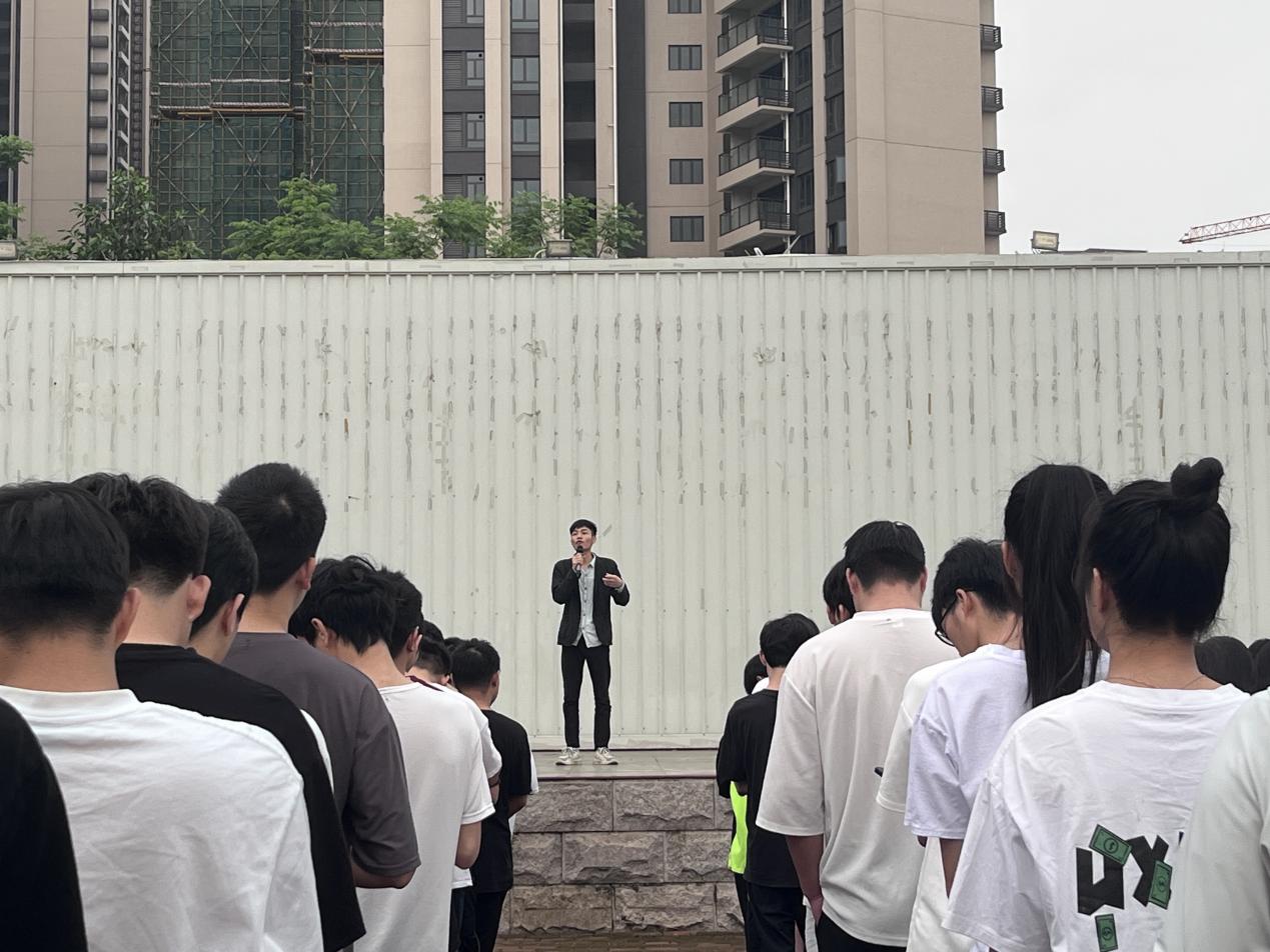 车辆工程学院举行“强化宿舍管理，共筑文明校园”晨会活动