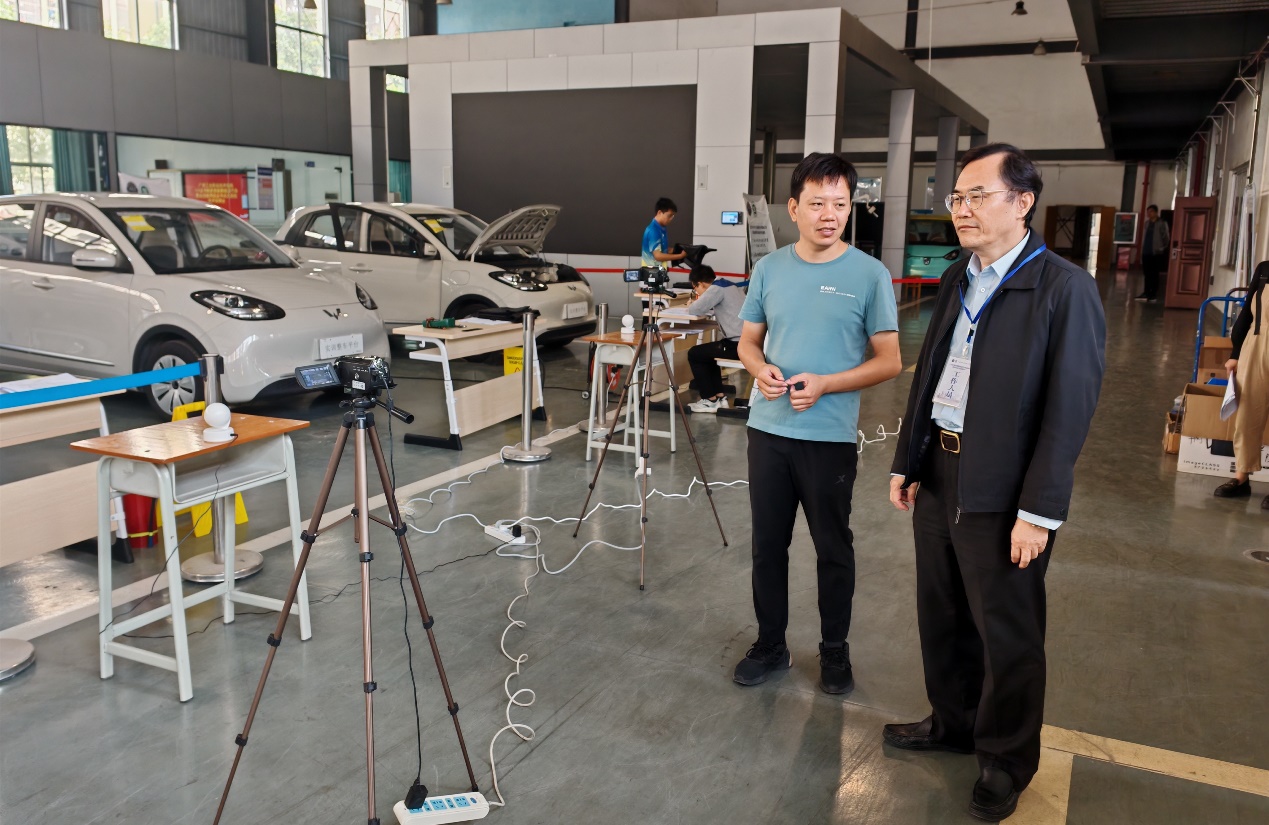 车辆工程学院成功举行2024年“1+x”证书制度智能新能源汽车职业技能等级证书试点院校考评工作