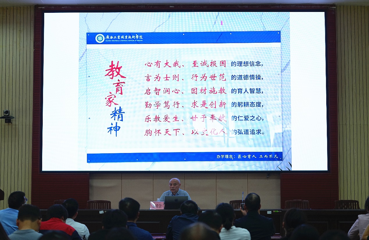 8ff7157f7e254ec0b192c6fabb8facce.jpg