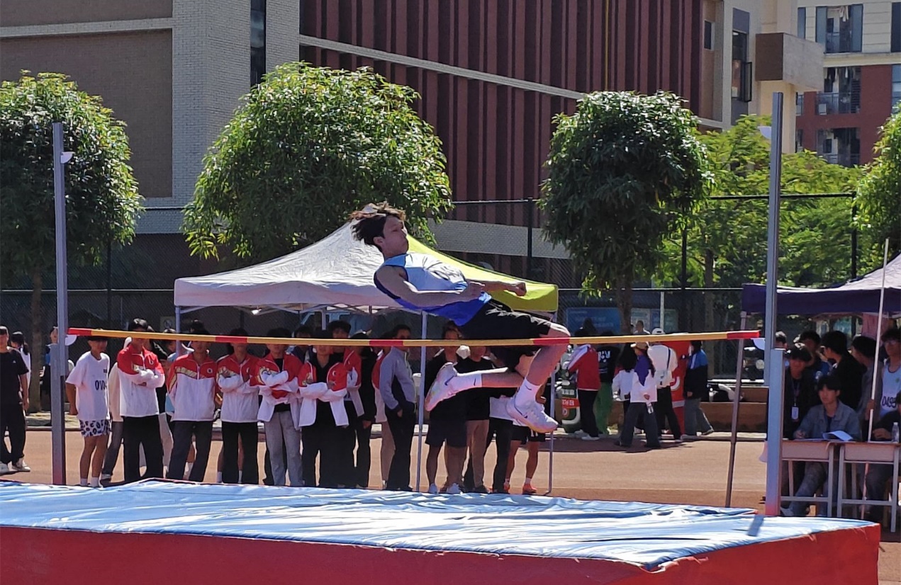 cb10927277d94248a61f4c30d77e12bc.jpg