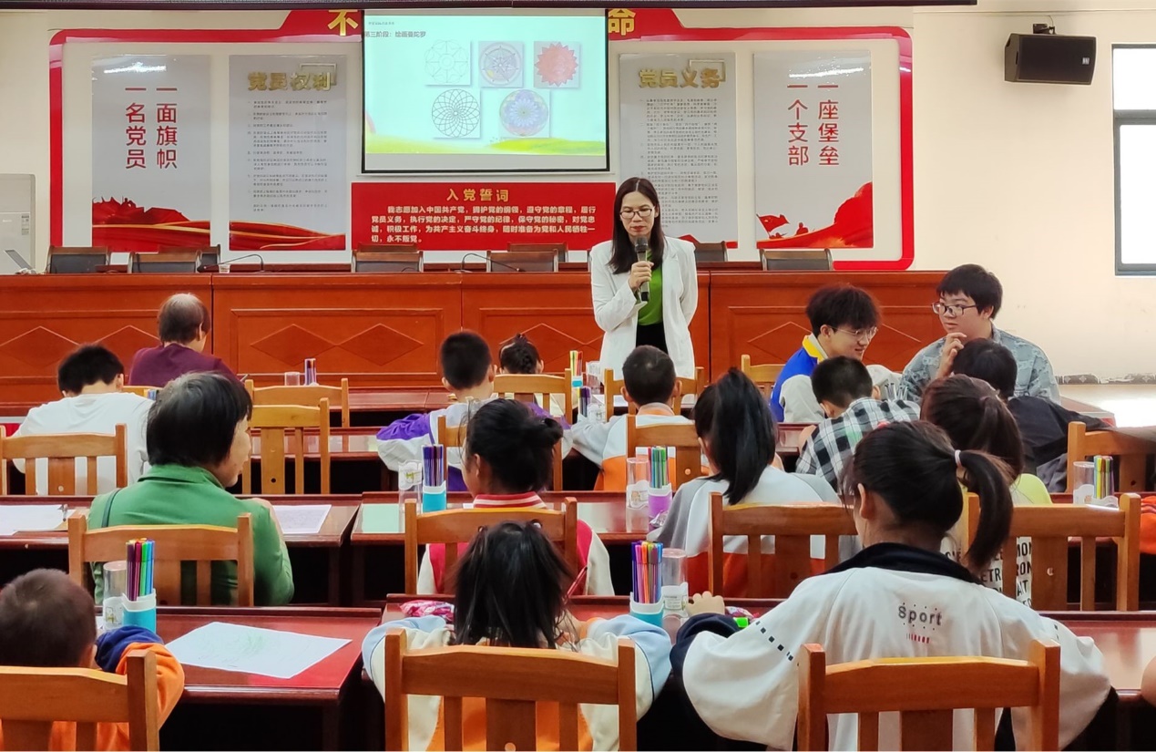 微光如炬，筑梦童年——车辆工程学院赴贵港市残联中心开展特殊儿童心理疏导活动