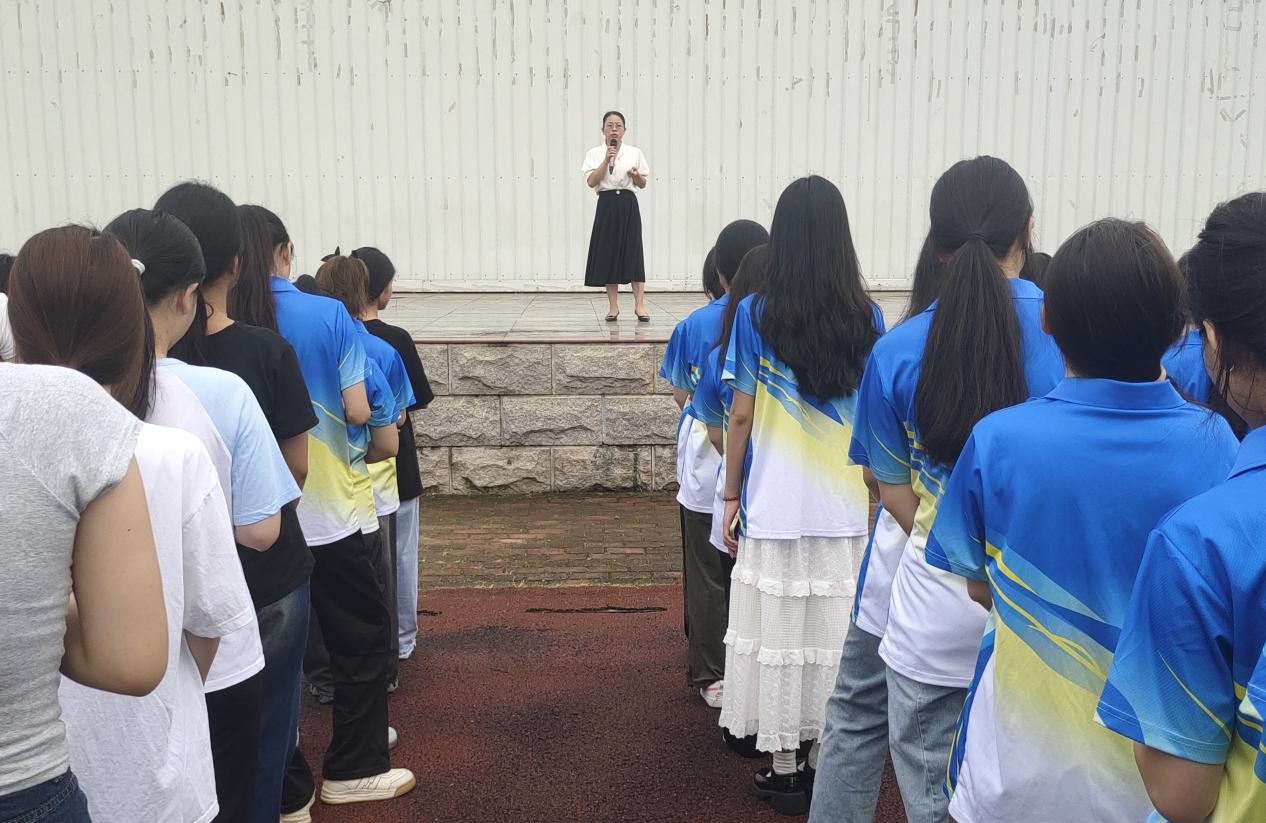 车辆工程学院举行“知法守法，与法同行”的法制教育主题晨会