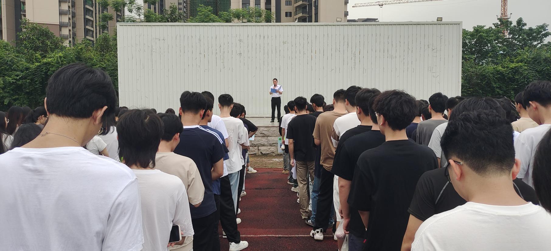 车辆工程学院开展“勤学善思树学风 求实创新育良才”主题晨会