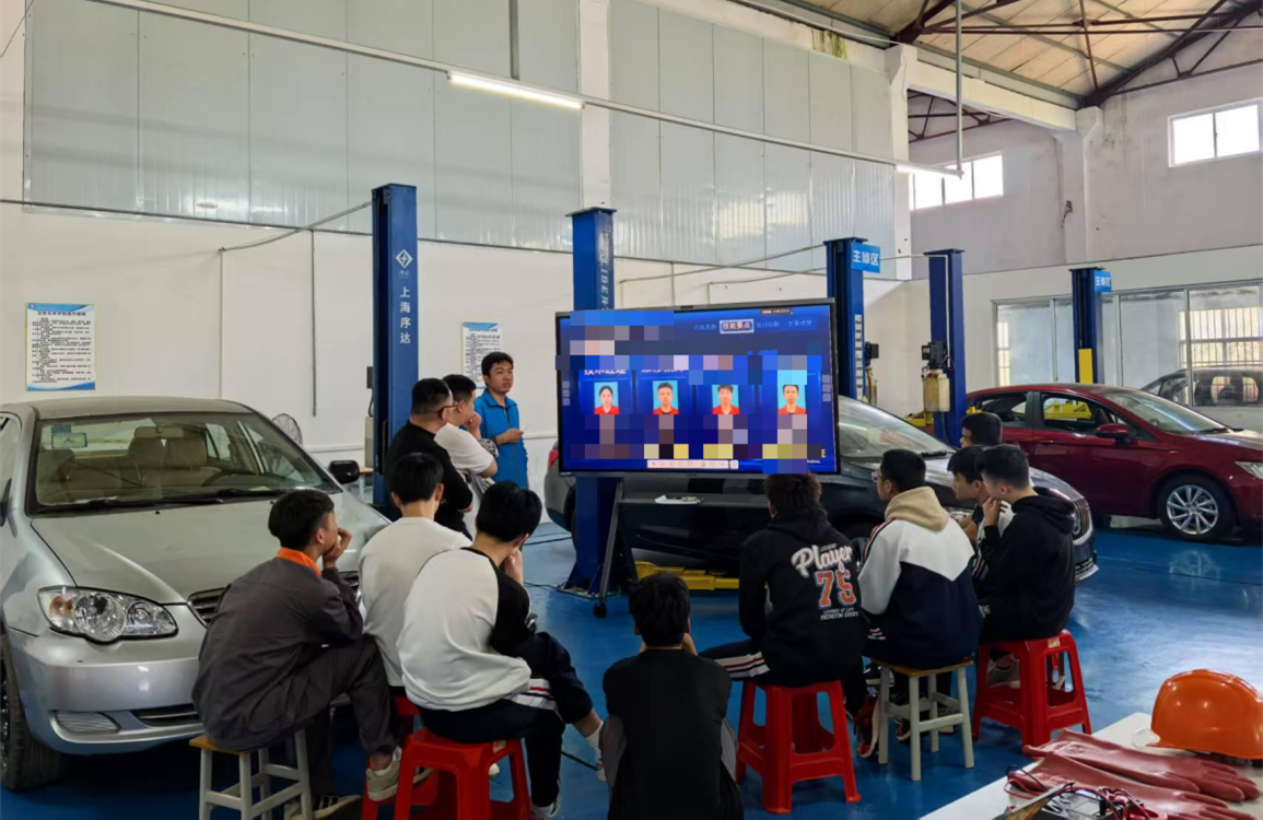 汽车工程学院教师赴靖西市职业技术学校开展学生技能大赛指导