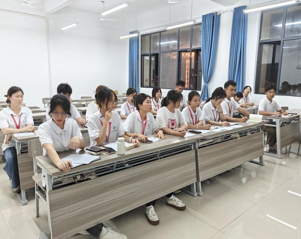 “先锋引领 砥砺前行”  ——电子信息学院新时代先锋团举行候选干部面试