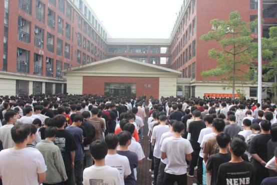 演练在日常，防患于未“燃” ——电子信息学院一站式学生社区开展消防演练