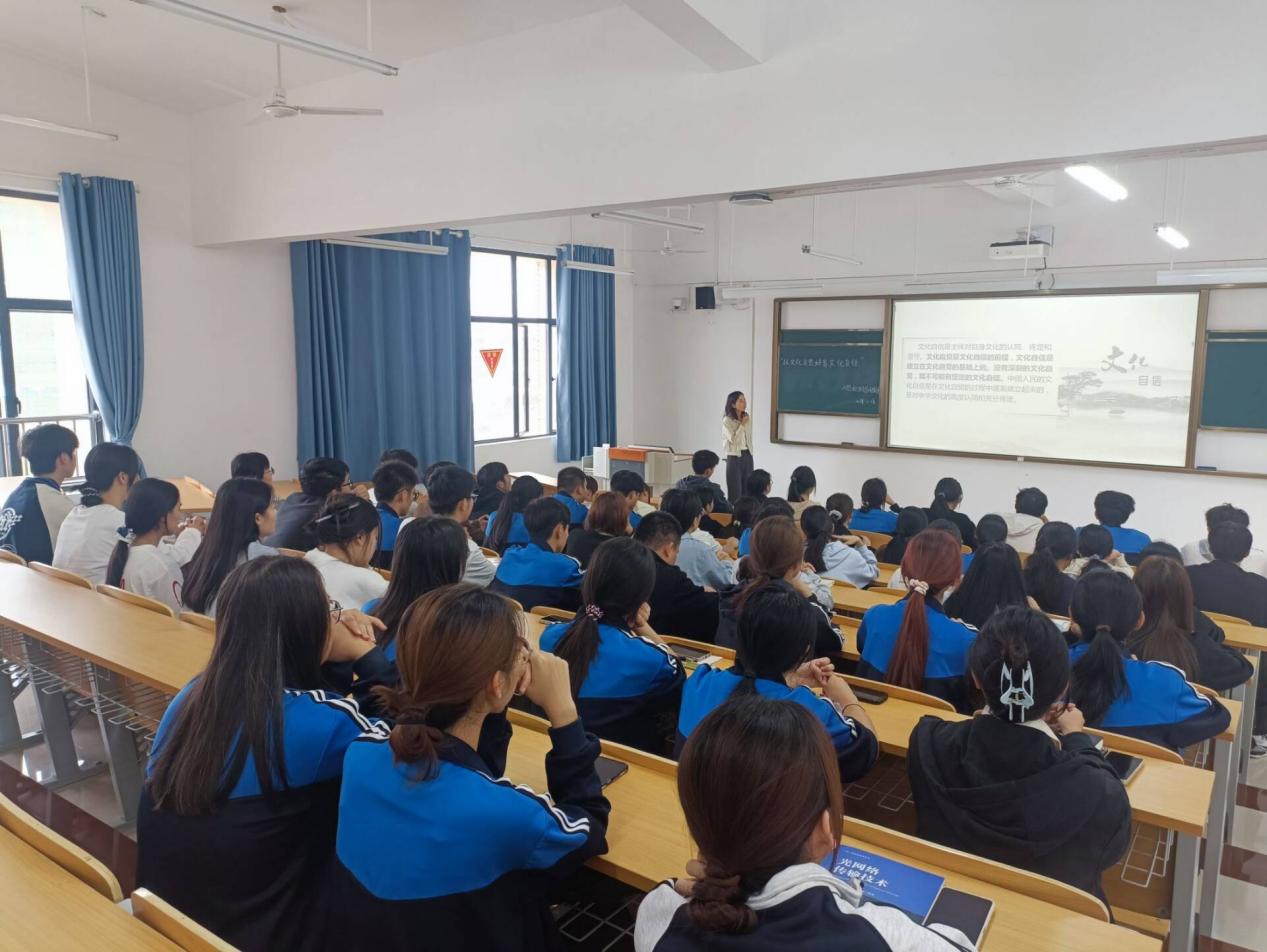“增强文化自觉，坚定文化自信”电子信息学院一站式学生社区开展入党积极分子培训