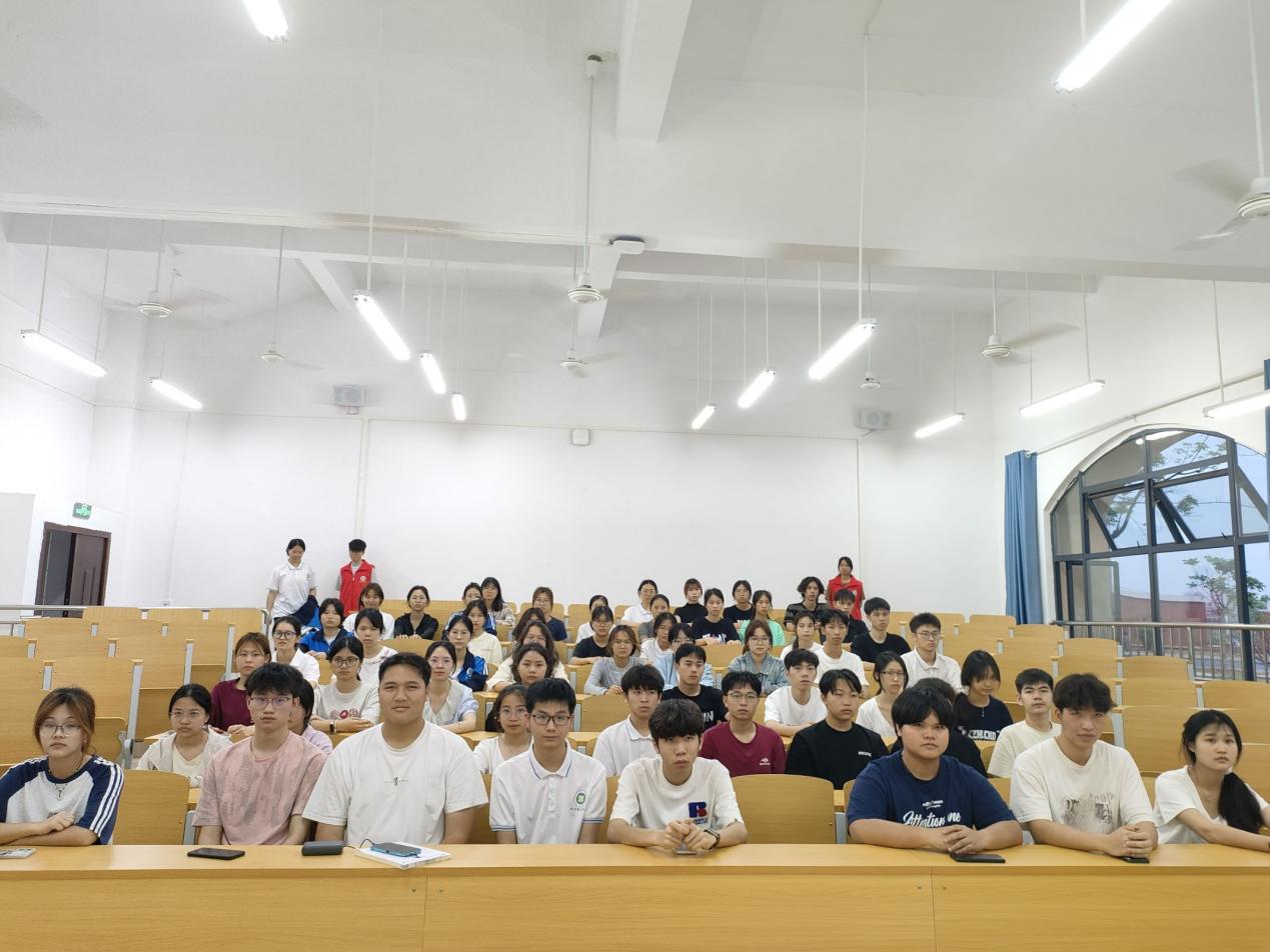 “缅怀英雄忠烈永铸，砥砺奋进使命在肩”——工业互联网学院新时代先锋团开展学习交流会