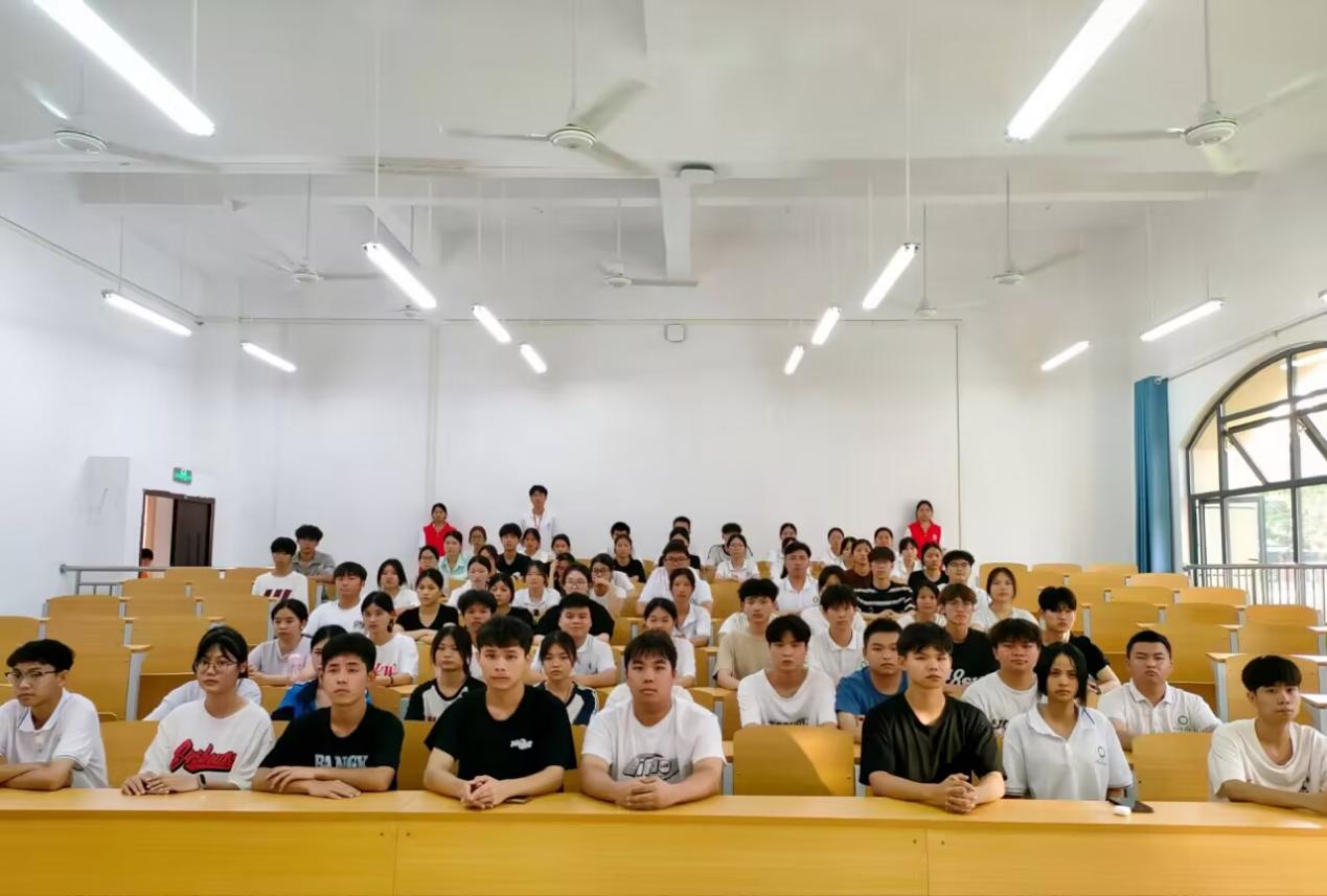 弘扬五四精神，激昂青春力量” ——工业互联网学院新时代先锋团开展党史读书会