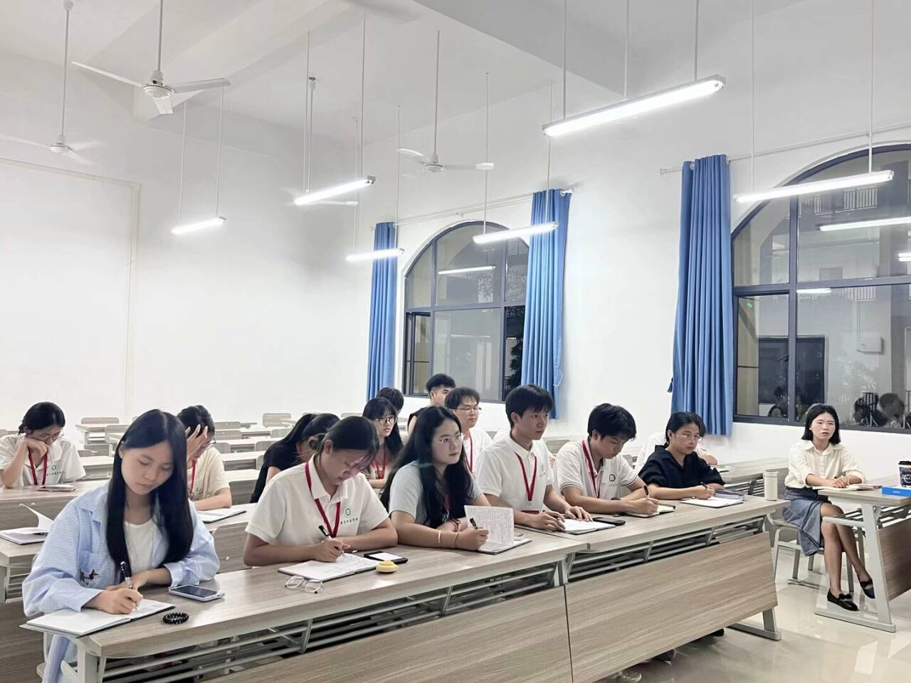 “先锋燃星火 征途永向前” ——工业互联网学院新时代先锋团举行候选干部面试