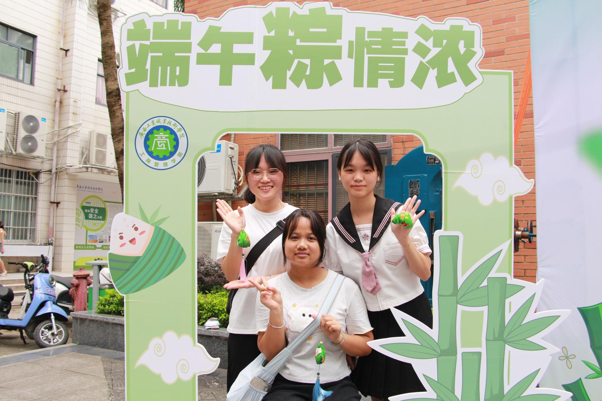 abe4b07b07694d80873c7b9b7f312845.jpeg