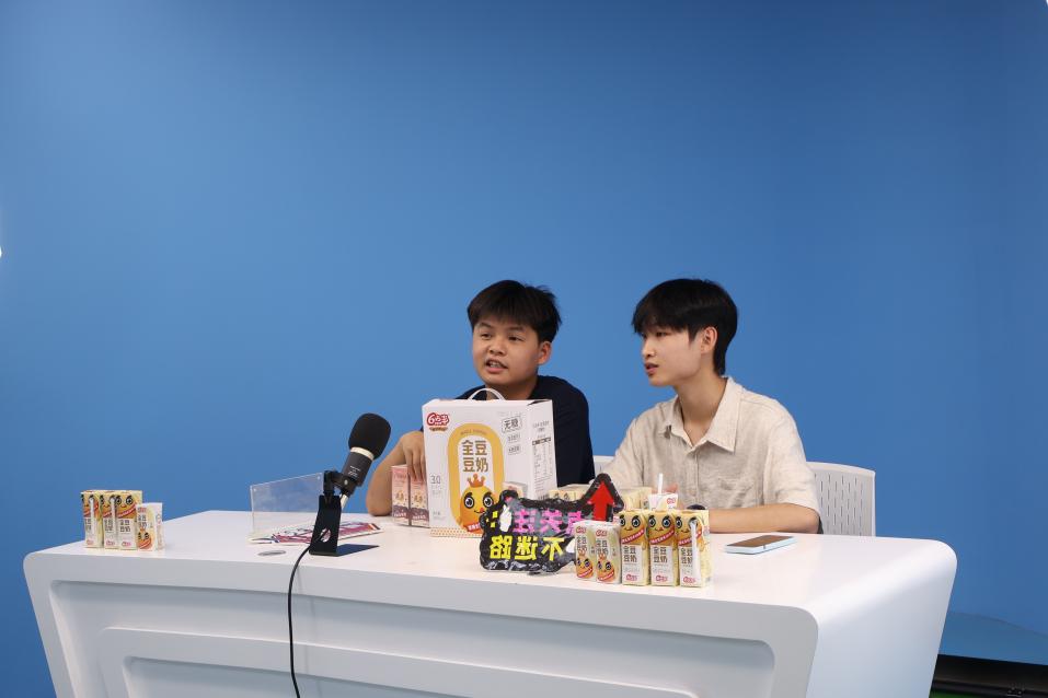 参赛选手介绍产品
