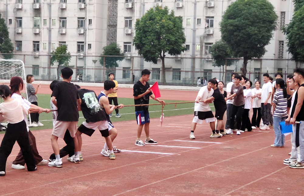 拼搏进取，团结奋发——工业设计学院举办主题拔河比赛