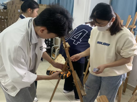 我为群众办实事——工业设计学院青年志愿者在行动