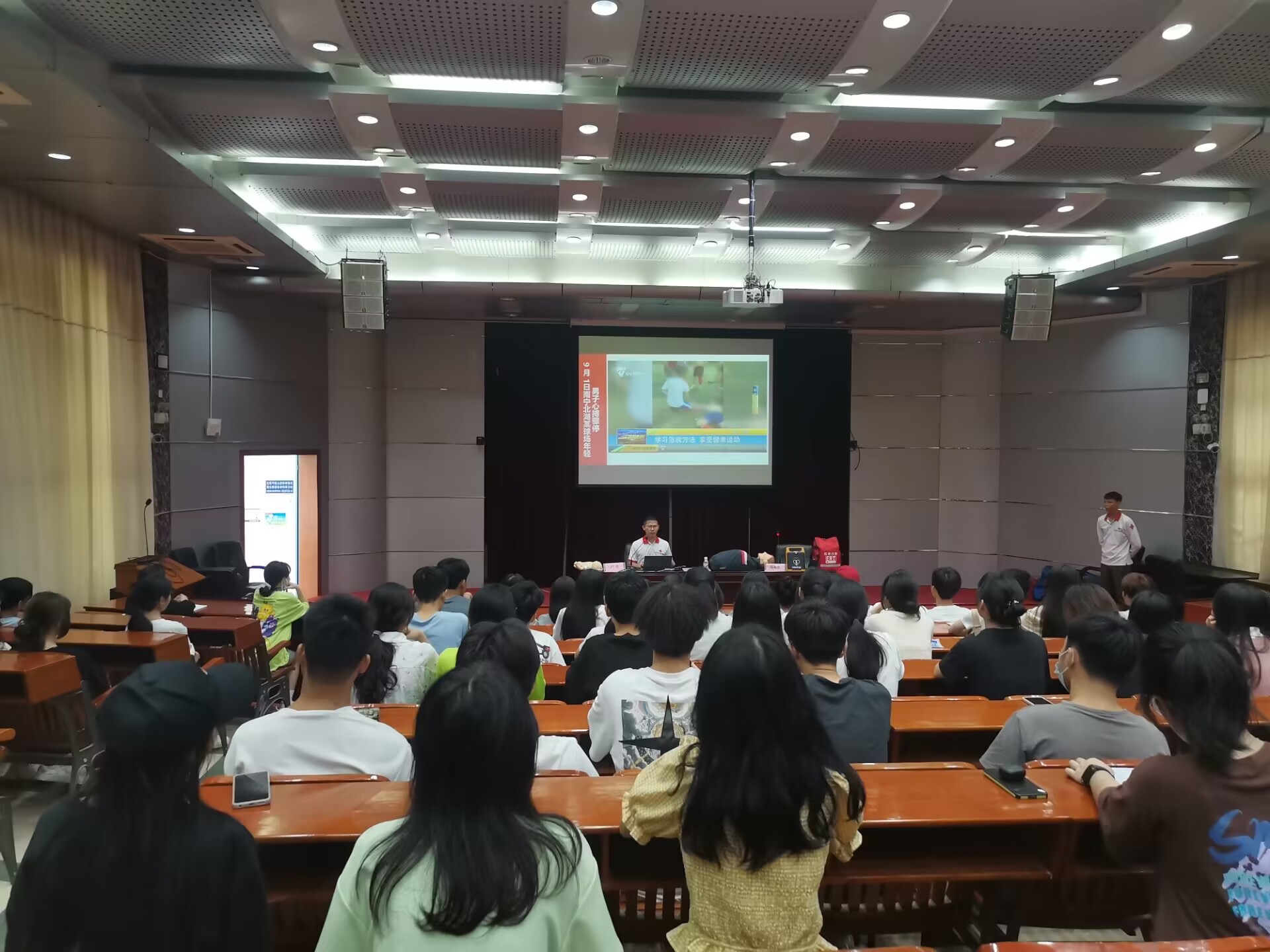 工业设计学院开展2022年学生干部应急救护知识专题培训