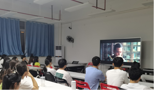 学习贯彻党的二十大精神——工业设计学院青锋营组织观看红色电影活动
