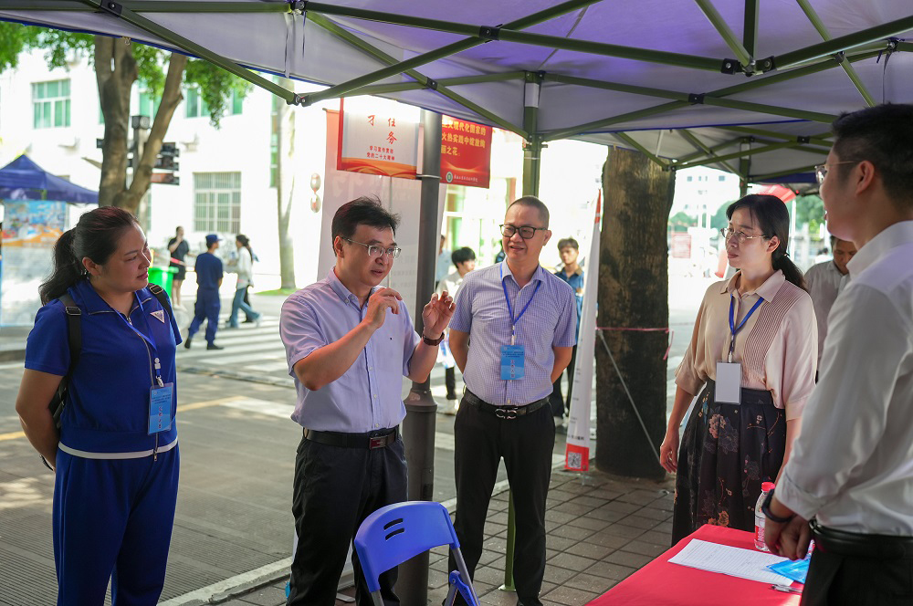 工业设计学院组织学生参加2023年“百日千万”招聘专项行动暨学校夏季实习和就业岗位推荐会