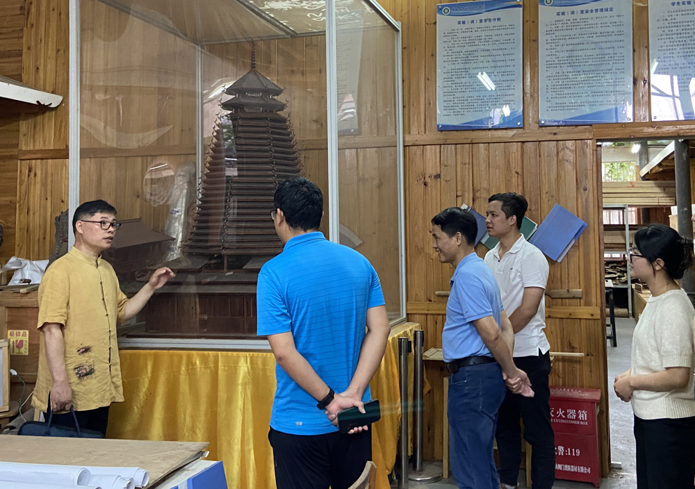 工业设计学院邀请劳动模范黄志龙到院交流指导