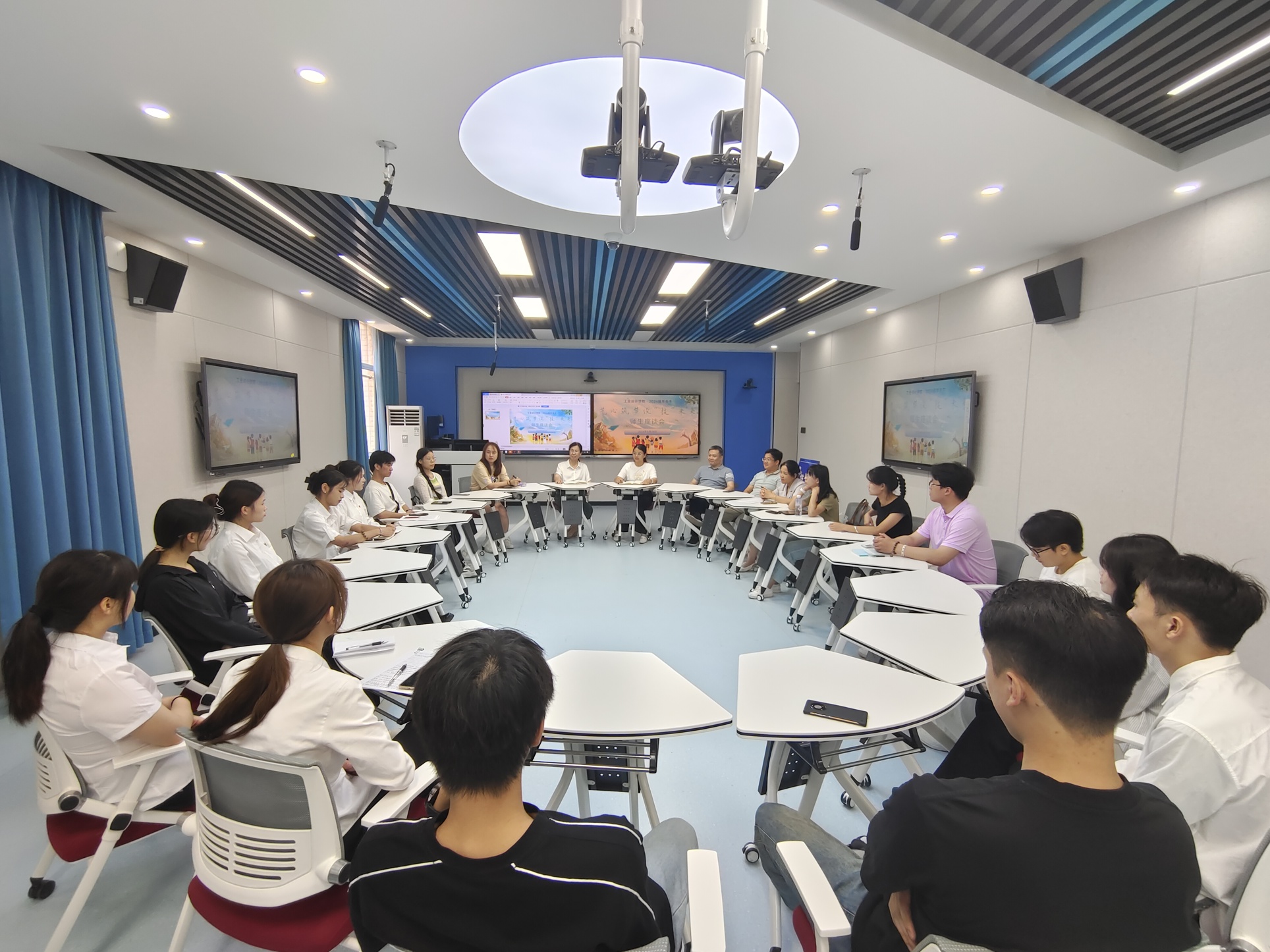 艺心筑梦 设“技”未来--工业设计学院开展2024届毕业生师生座谈会