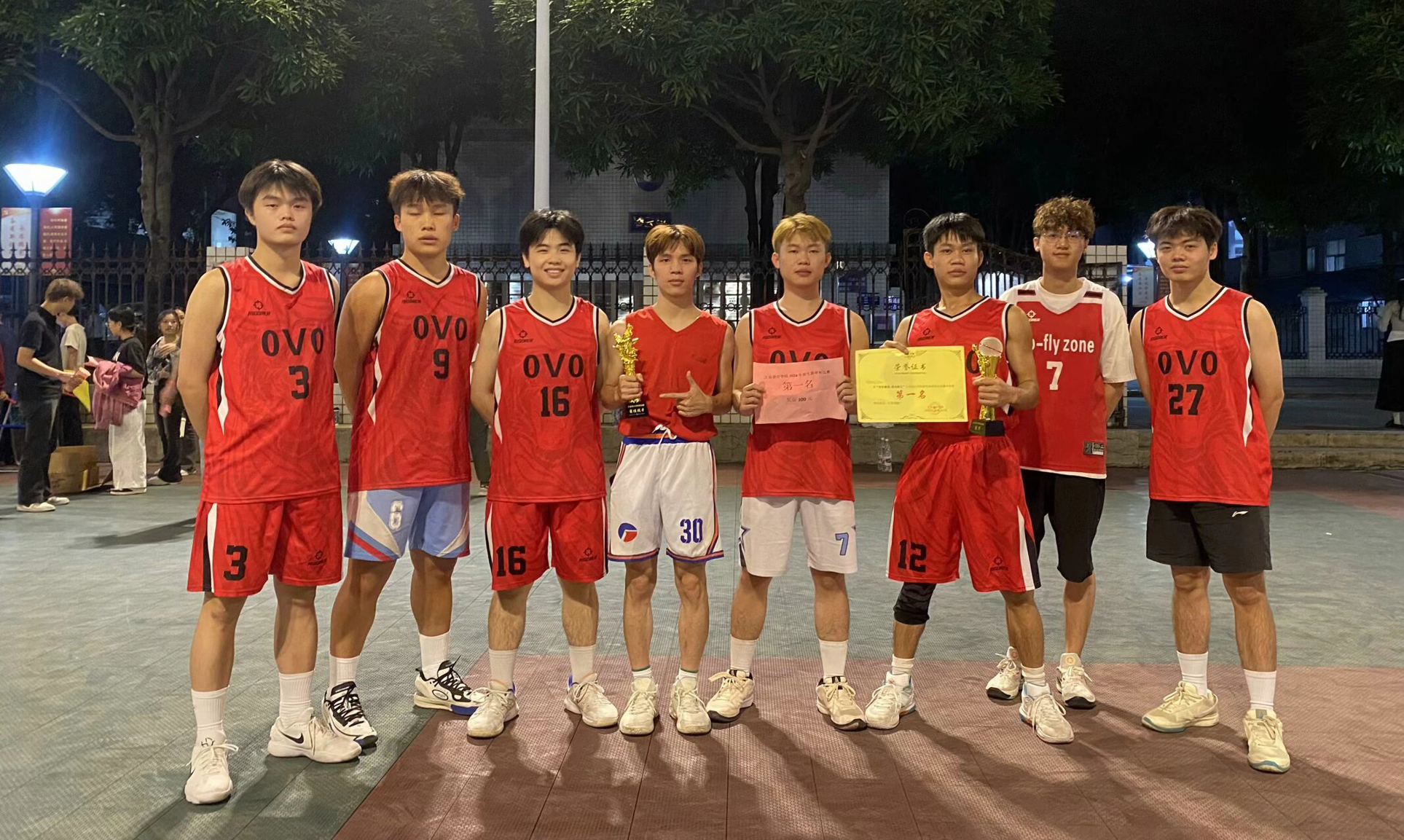 工业设计学院“一站式”学生社区开展新生篮球友谊赛