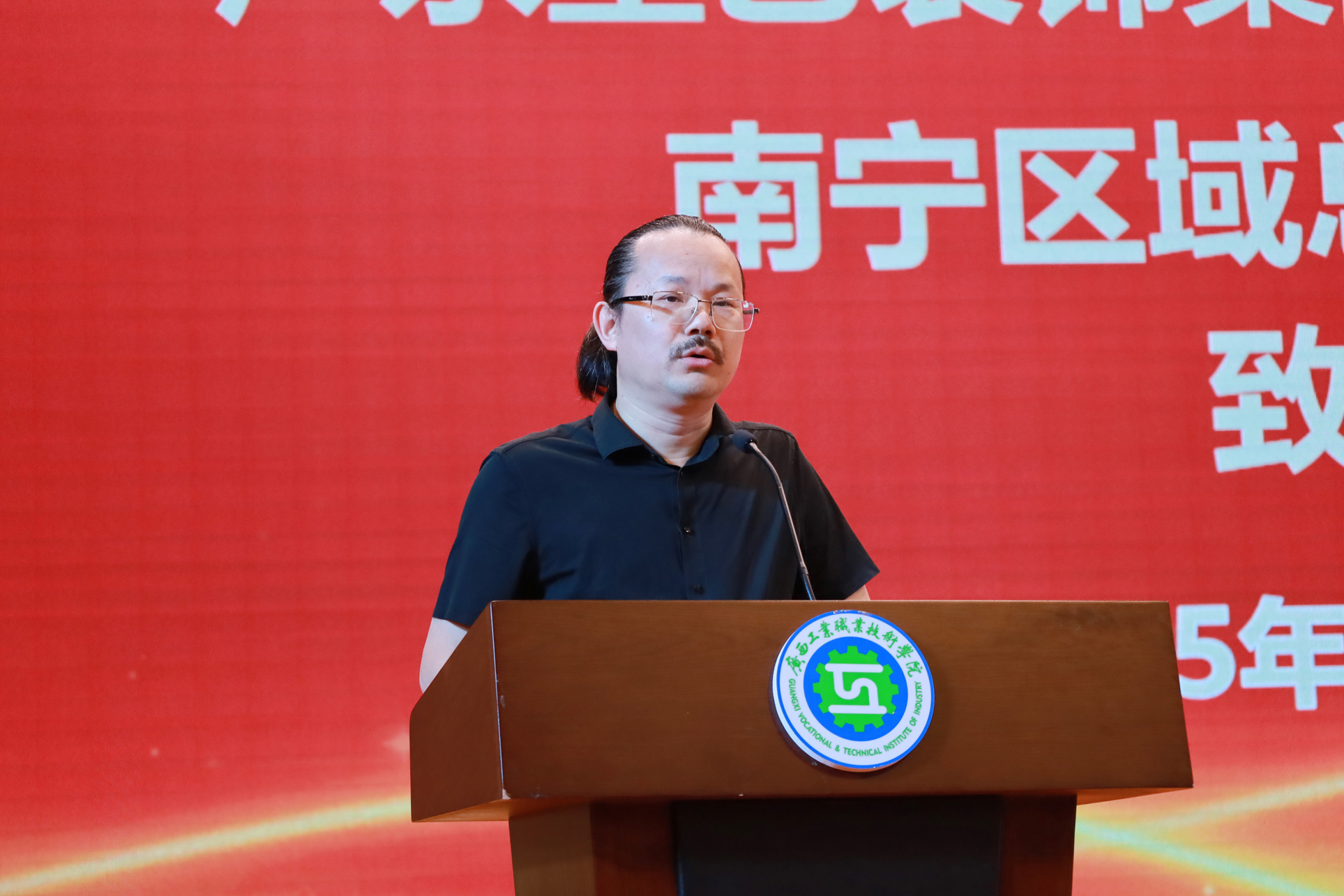 3-星艺装饰企业代表李明致辞