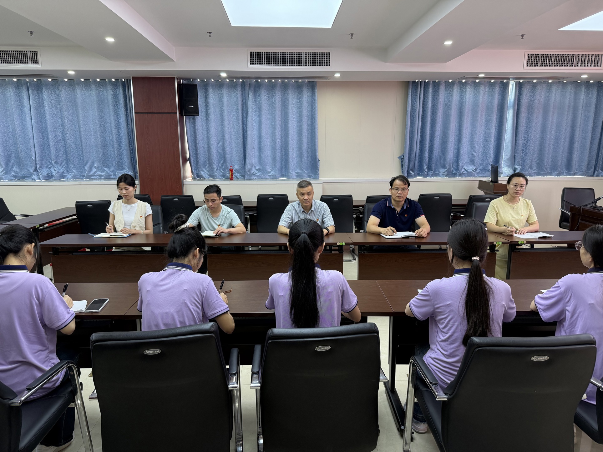 化工技术学院召开2025届毕业生党员座谈会