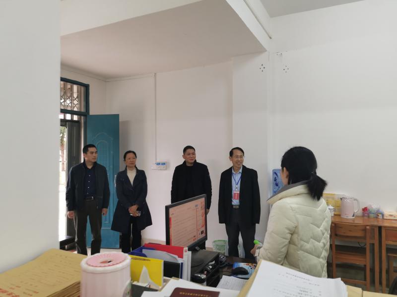 韩书记看望学工办辅导员.jpg