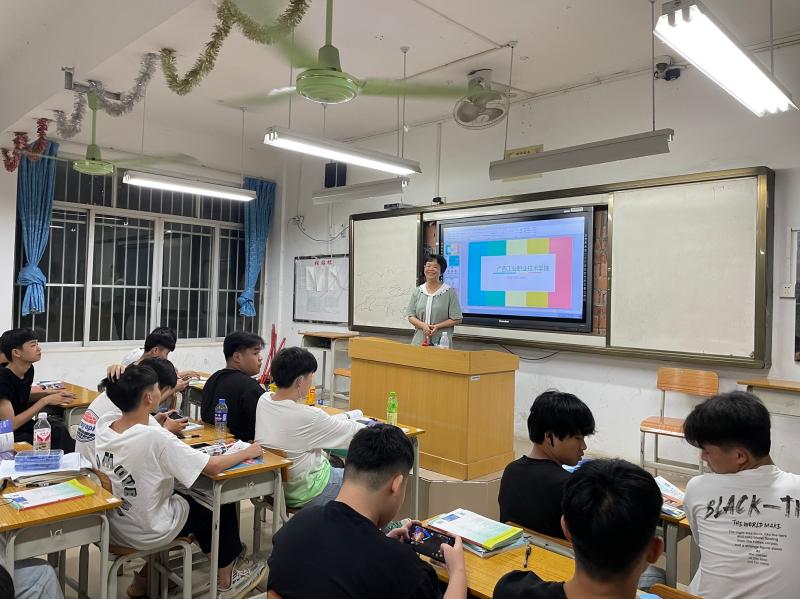 石玲老师详细对学生咨询的问题进行解答 - 副本.jpg