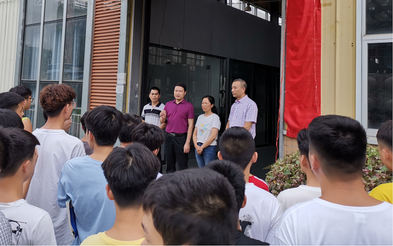 谭冠晖副校长出席车辆工程学院 新能源汽车文化体验中心揭牌仪式