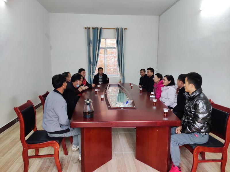学校领导到桂平市垌心乡三连村走访慰问