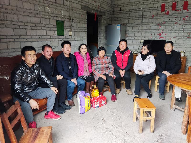 4.走访姚宗芬脱贫户.jpg