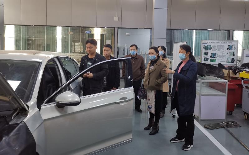 王娟副校长深入二校区开展学生技能大赛训练和教师线上教学检查工作