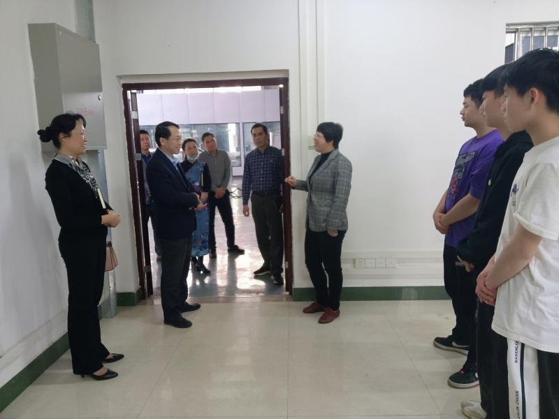 学校领导深入车辆工程学院指导实训基地建设和看望学生备赛工作