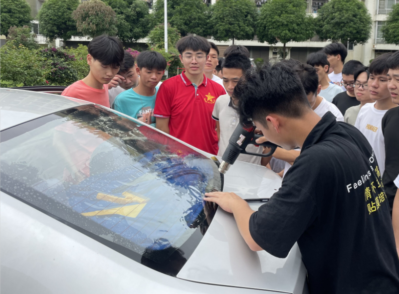 4.学生贴膜展示.png