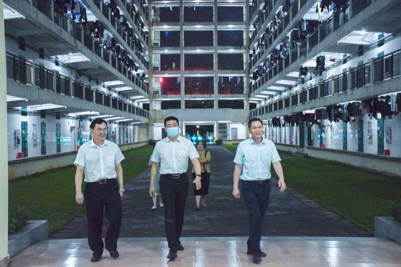 车辆工程学院领导深入宿舍看望学生