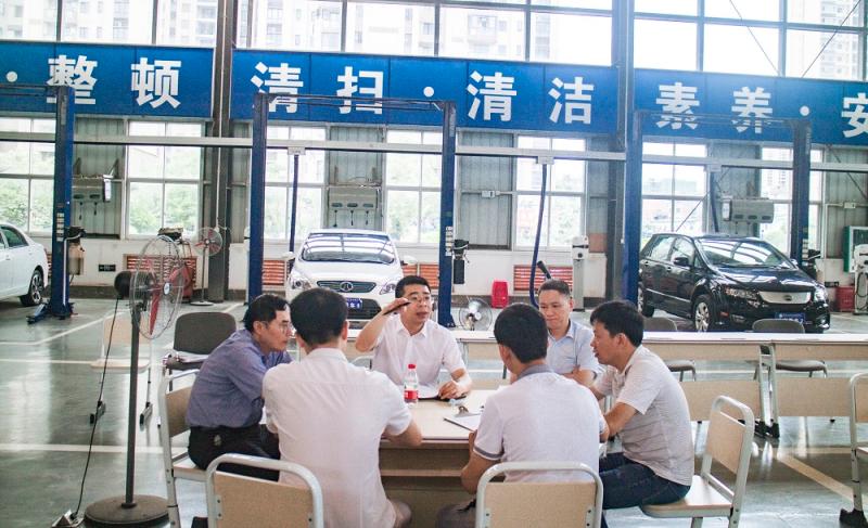 图2：刘院长点评陈海老师的课堂教学1.jpg