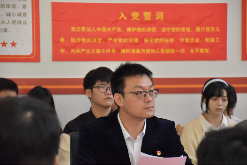 电子信息学院学生党支部召开接收中共预备党员大会