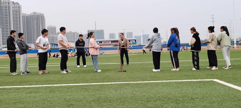 电子信息学院代表队包揽“巅峰杯”拔河比赛一二名