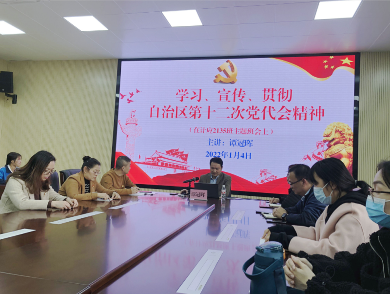 深入学习贯彻自治区第十二次党代会精神凝聚青春奋进力量—校领导深入联系班级开展系列活动