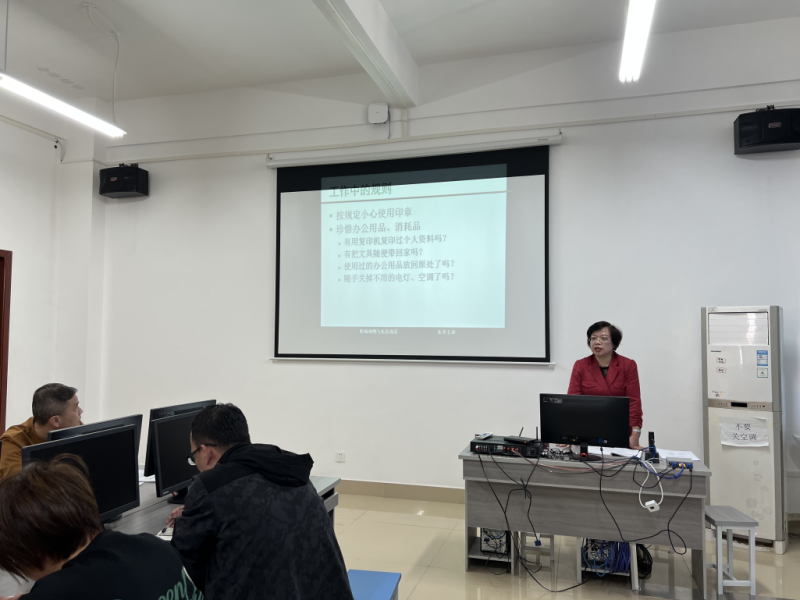 电子信息学院举办专题培训讲座