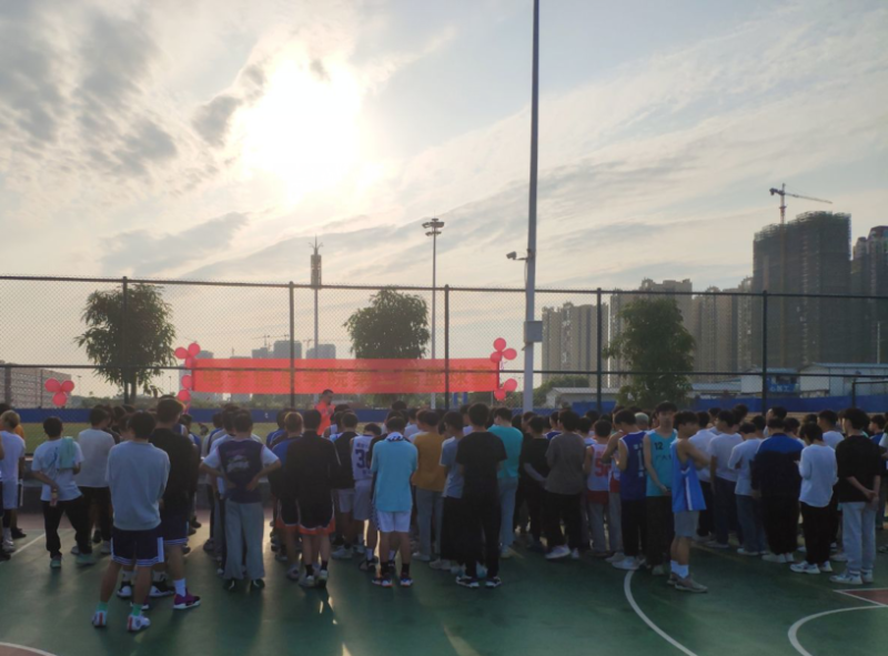 挥洒汗水，激昂青春——电子信息学院第二届篮球赛火热开赛