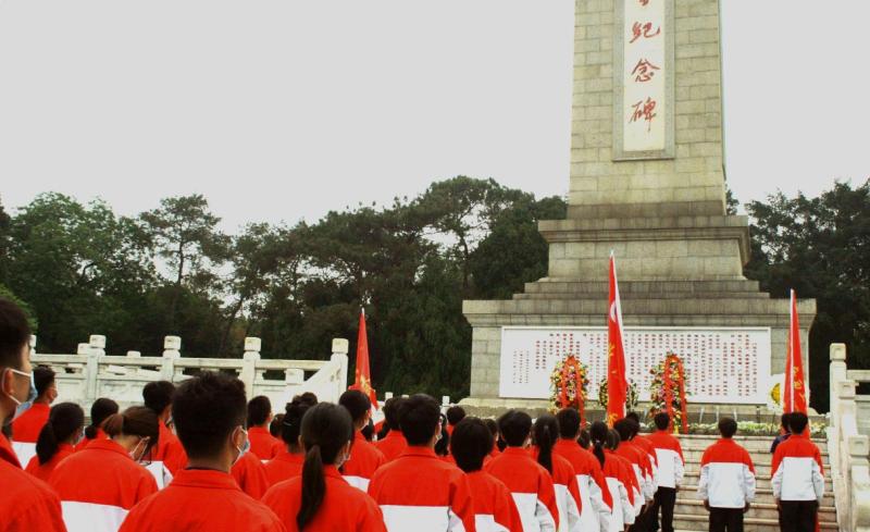 【党史学习教育】工业设计学院组织青年团员开展“继承发扬革命传统，弘扬爱国主义精神”清明祭扫活动