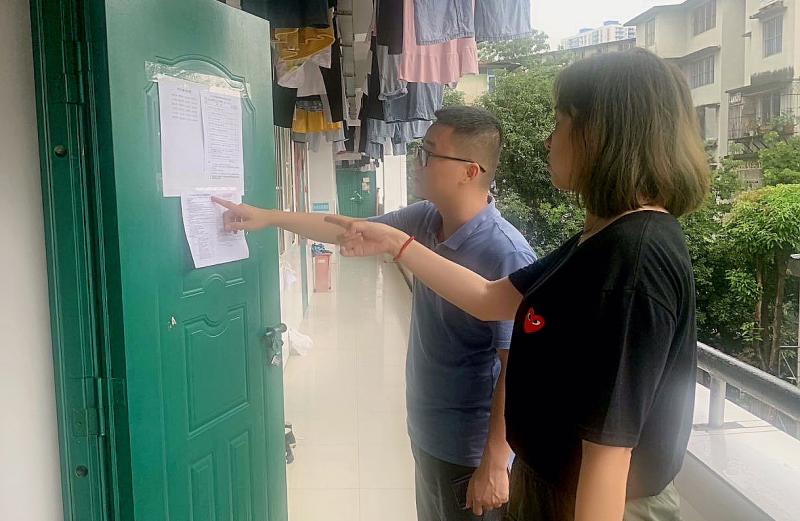 在宿舍检查“四表一公约”情况.jpg