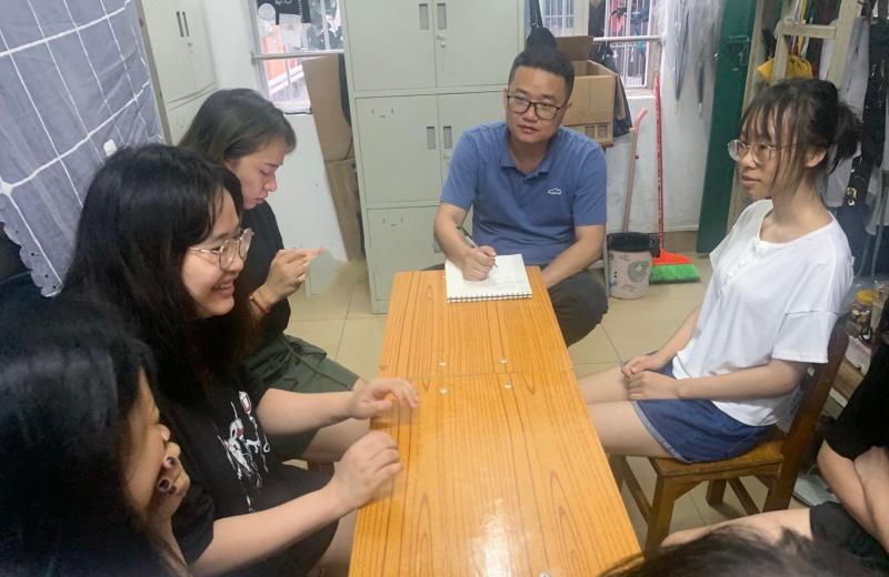 学史力行办实事，共建完美校园——工业设计学院学生党支部开展宿舍走访活动