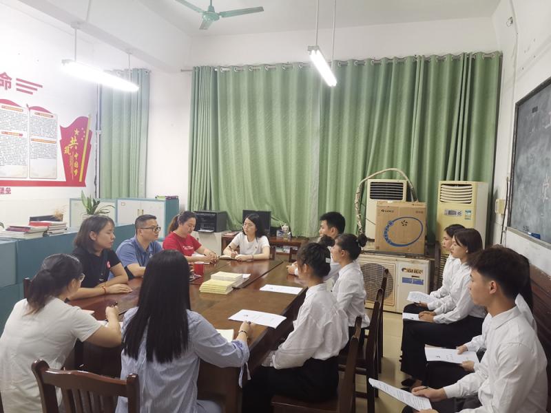 工业设计学院学生党支部召开党员发展大会