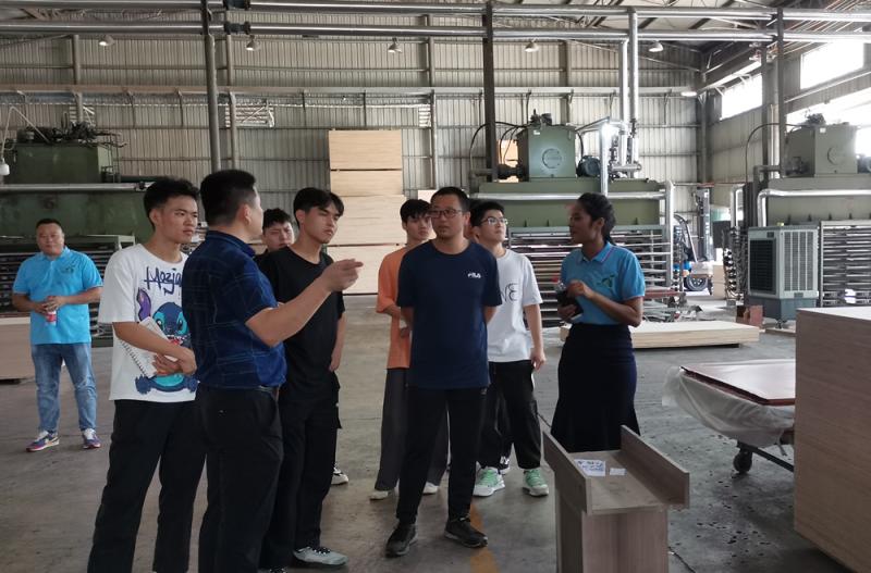 我院建筑室内设计专业负责人到广西南宁明源木业有限公司开展调研